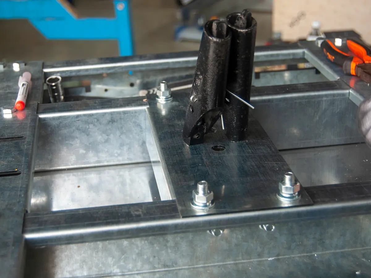 Dumbwaiter testing and inspection checking levelling, door interlocks and safety functions