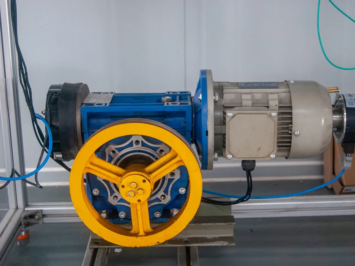 Dumbwaiter code requirements: traction machine and drive built to recognised lift safety standards